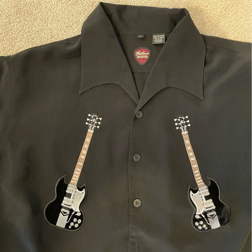 Gibson guitar button up